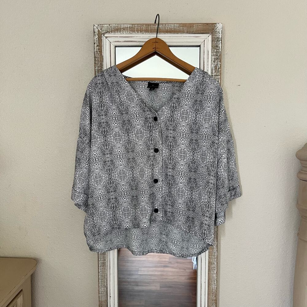 Worthington Boxy Button Front Snake Print Blouse Medium